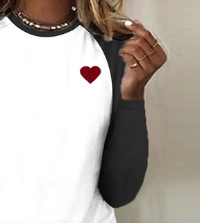 Kuscheliges Winter Longsleeve mit rotem Herz-Detail