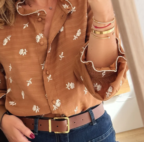 Winter Chic Tan Longsleeve Top mit V-Ausschnitt & Print