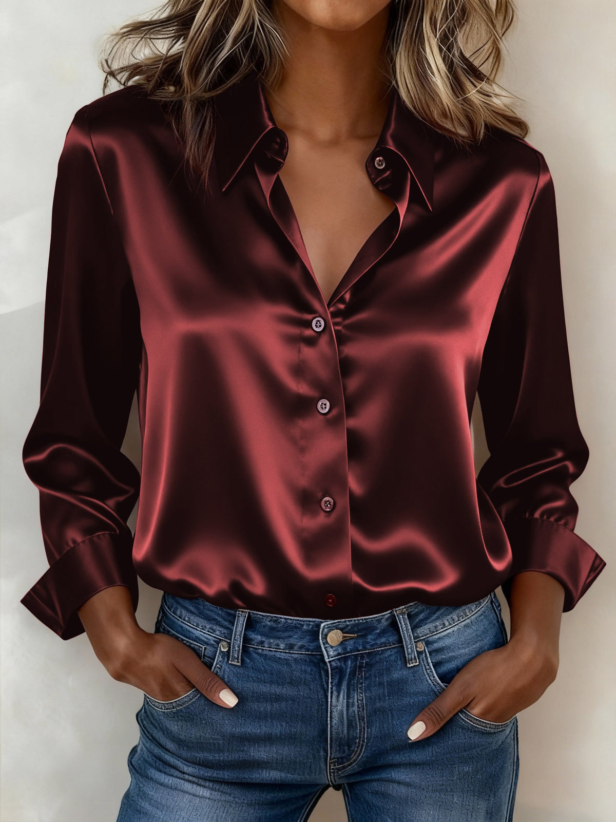 Weinrote Satin Bluse Winterglanz – Elegant für Büro & Party