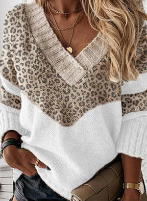 Chic und Warm: Call of the Wild V-Neck Sweater mit Leopardenmuster