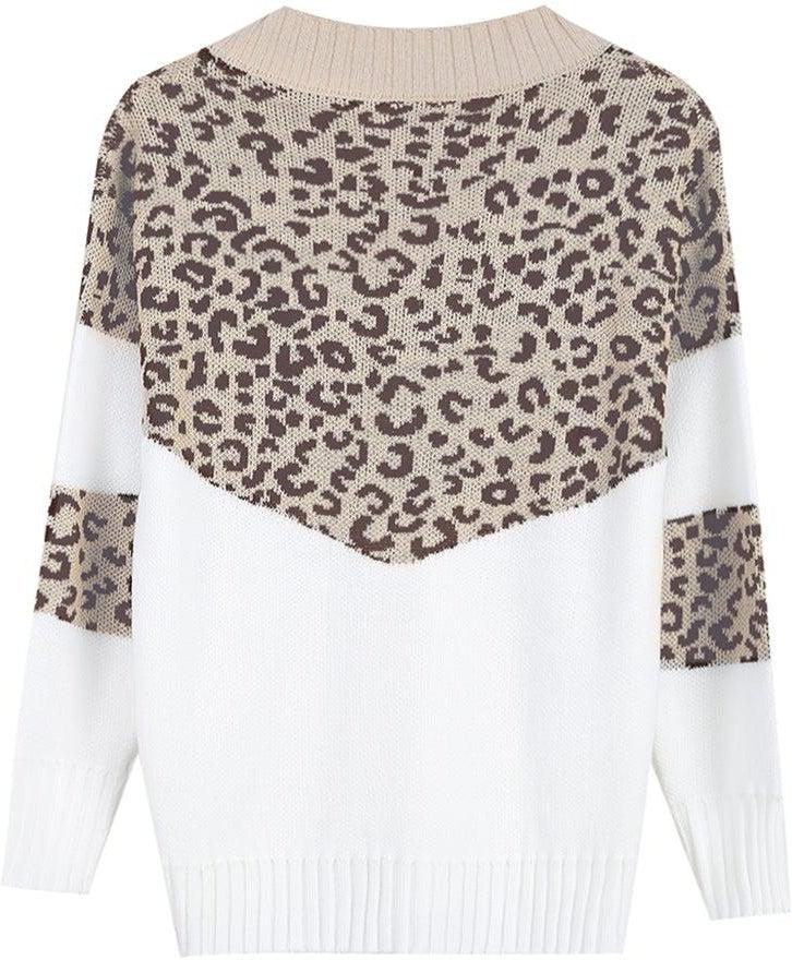 Chic und Warm: Call of the Wild V-Neck Sweater mit Leopardenmuster