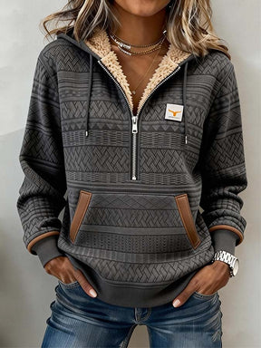 Kuscheliger Winter Half-Zip Hoodie mit Ethno Color-Block