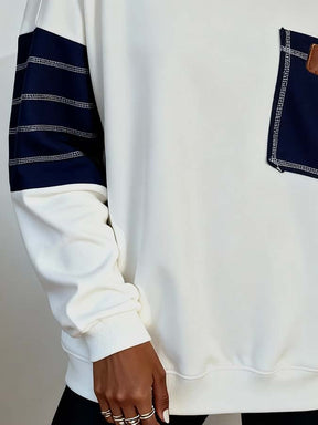 Kuscheliges Winter Sweatshirt cremeweiß mit Navy Ärmeln