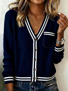 Winter Cardigan Navy mit Streifen – kuschelig & stylisch