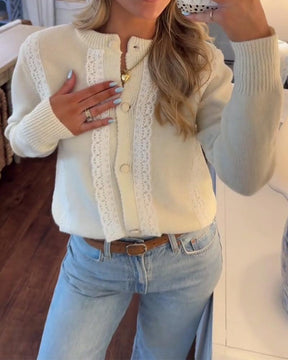 Vintage Winter Cardigan Creme mit Spitze – kuschelig warm