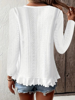 Winter White Top mit Lochmuster – warm, elegant, feminin