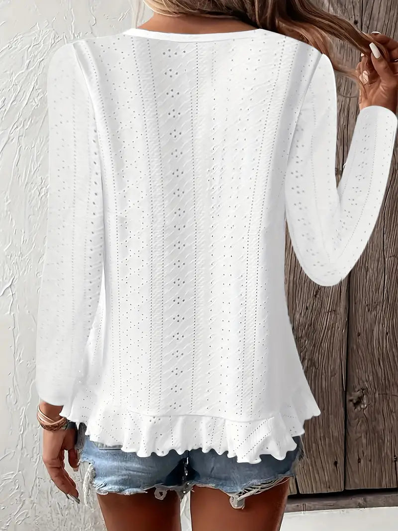 Winter White Top mit Lochmuster – warm, elegant, feminin