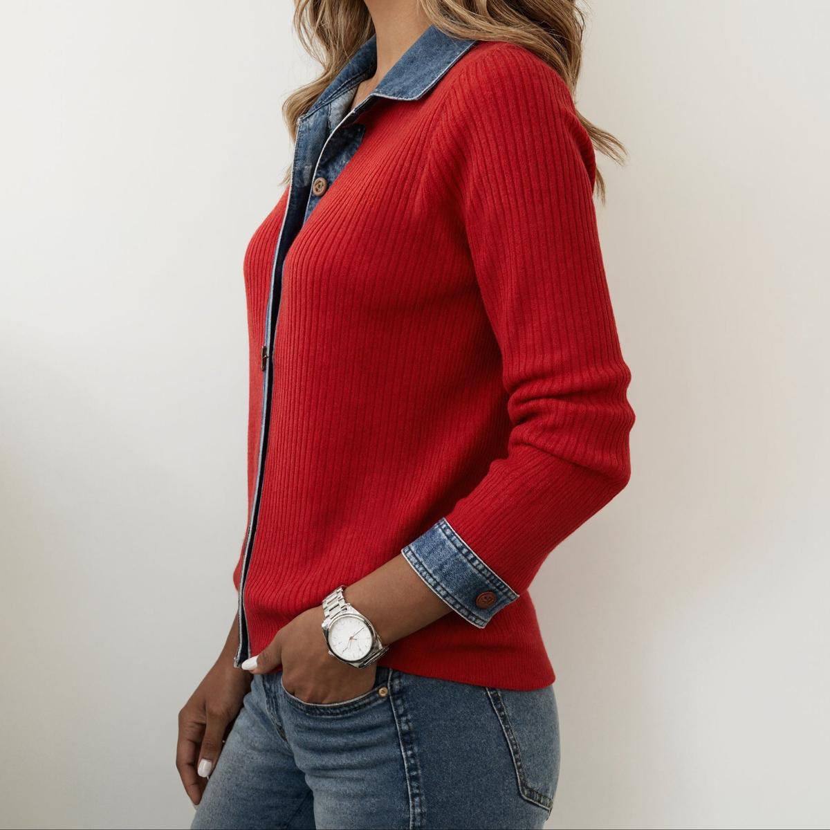 Rotes Winter-Ripp-Top mit Denimkragen und Knopfleiste