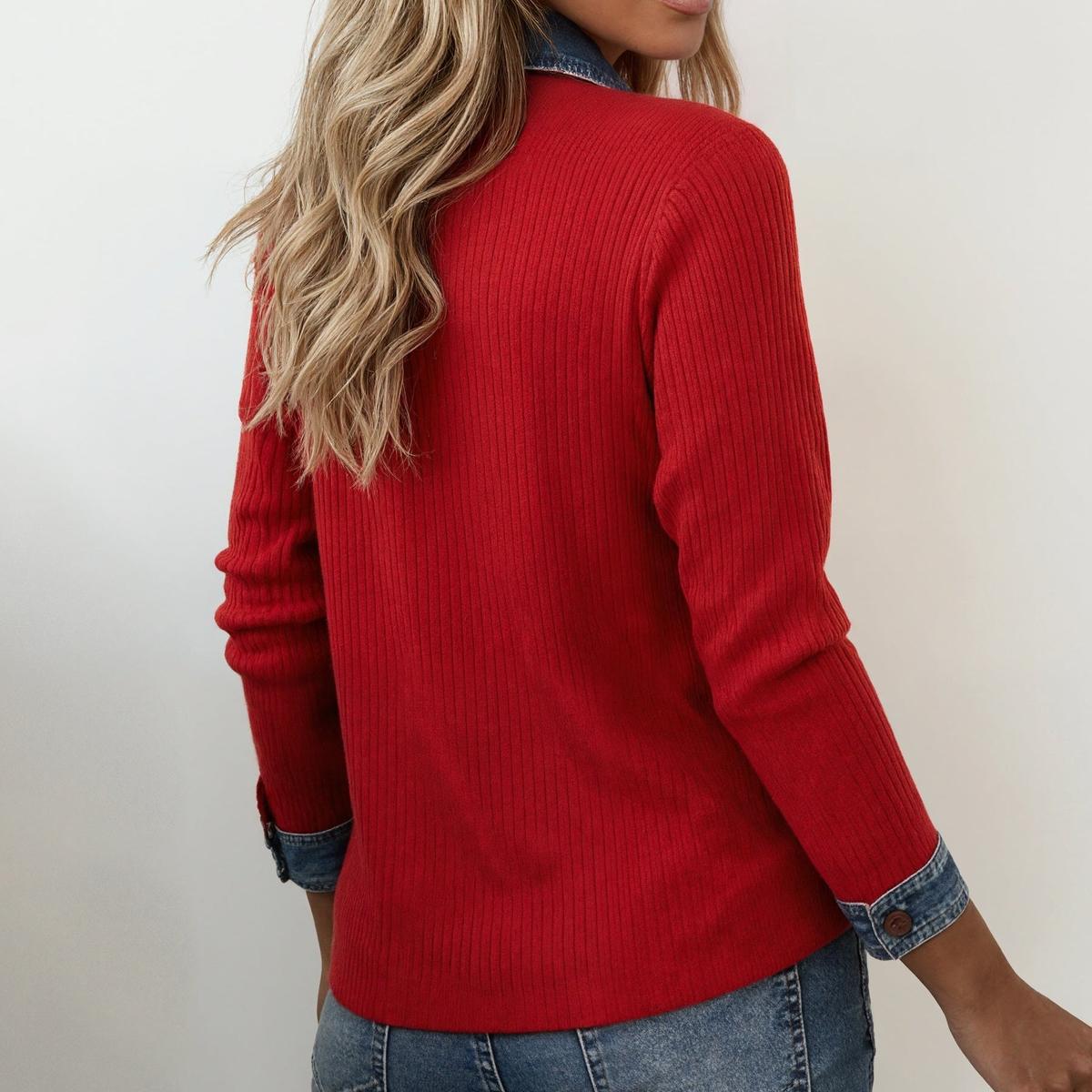 Rotes Winter-Ripp-Top mit Denimkragen und Knopfleiste